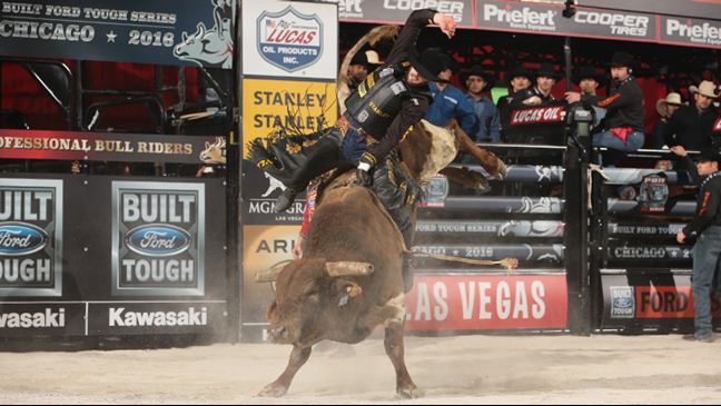 Douglas Duncan rides Hy Test for 87.25 points at Allstate Arena. Photo by Andy Watson / BullStockMedia.com.