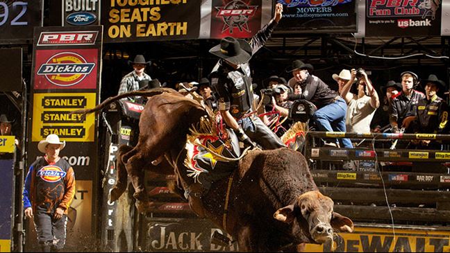 Valdiron de Oliveira rides Super Duty for 92.75 points in 2011. Photo by Andy Watson / BullStockMedia.com.