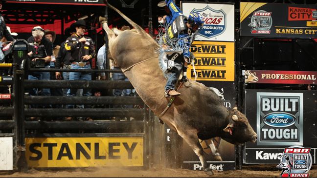 Sweet Pro's Bruiser has a big night with 46 points on his way to bucking of Kaique Pacheco in the 15/15 Bucking Battle.