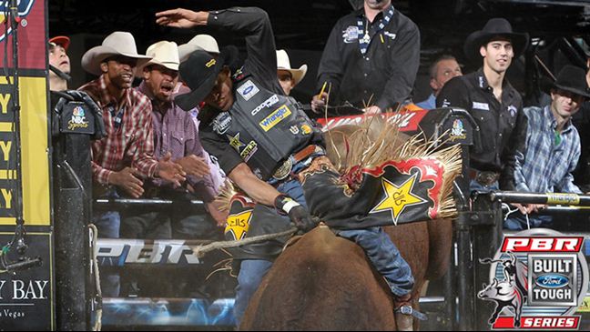 Valdrion de Oliveira rides Buckey for 94 points. Photo by Andy Watson / BullStockMedia.com.