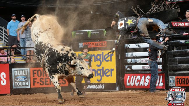 Air Time got the best of Joao Ricardo Vieira in the Built Ford Tough Championship Round. Photo: Andy Watson/BullStockMedia.com
