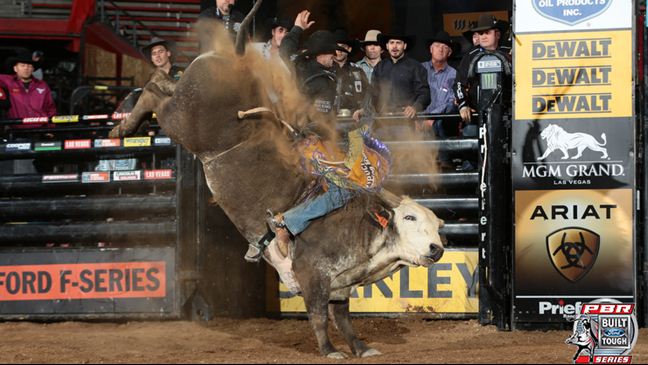 Ben Jones got a strong start in defening his Ty Murray Invitational title Friday night. Photo: Andy Watson/BullStockMedia.com