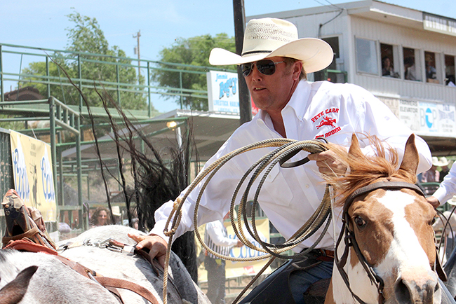 ete Carr Pro Rodeo pickup man Jeremy Willis trips the flank on a bucking horse during a rodeo last year. Willis and partner Josh Edwards will be working together quite often this year, including the Nacogdoches (Texas) Pro Rodeo & Steer Show next week.