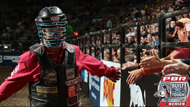 Mike Lee is now three rides away from the 500 club. Photo: Andy Watson/BullStockMedia.com