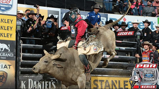 Mike Lee's ride of Tahonta's Magic made him the second member of the 500 ride club. Photo: Andy Watson/BullStockMedia.com
