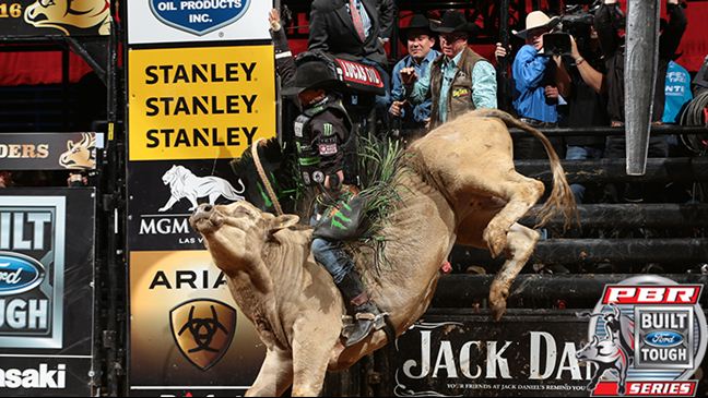 J.B. Mauney's 90.25-point on Sheep Creek was his 67th 90-point ride of his BFTS career. Photo: Andy Watson/BullStockMedia.com