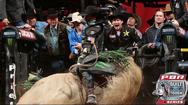 J.B. Mauney had not won a 15/15 Bucking Battle until this year in St. Louis. Photo: Andy Watson / BullStockMedia.com