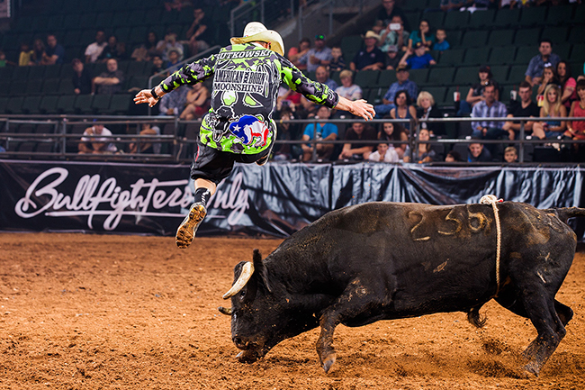 Weston Rutkowski jumps a bull during a recent Bullfigthers Only competition. Rutkowski jumped into the lead in the BFO’s tour standings after a runner-up finish this past week at California Rodeo Salinas (TODD BREWER PHOTO)