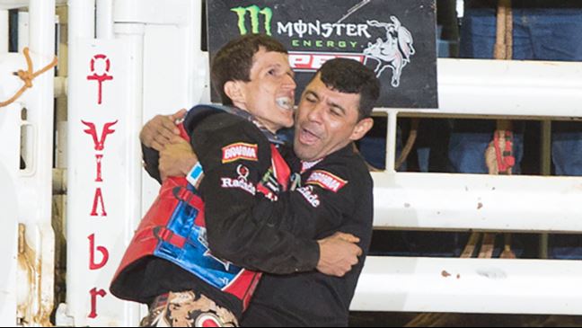 Dener Barbosa went 5-for-5 in Barretos, including a 91.25-point ride on Tempo Fechado. Photo: Andre Silva