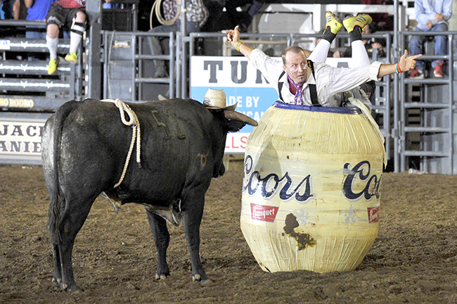 Ross Hill shows the crowd that he has placed his cowboy hat on the head of his bull, AK-47, during Saturday’s Bullfighters Only tour event in Gooding, Idaho. Hill won the event with an 89.5-point fight in the final round. (W.T. BRUCE PHOTO)