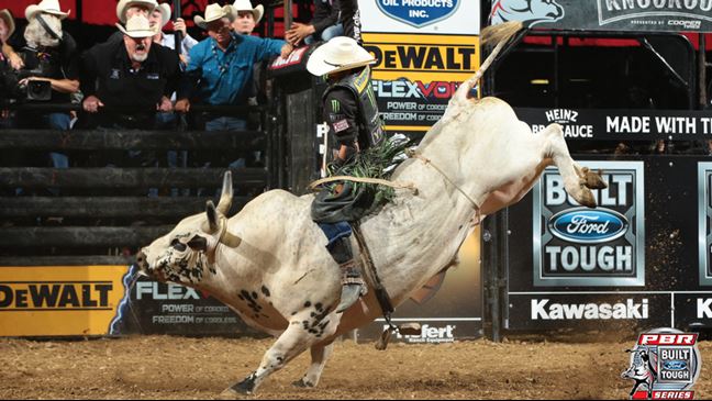 J.B. Mauney's 3-for-4 performance helped secure the Ride Score Championship. Photo: Andy Watson / BullStockMedia.com