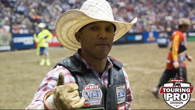 Wallace de Oliveira has made the most of his rookie season, and has re-united with his friend Valdiron de Oliveira. Photo: Matt Breneman / BullStockMedia.com