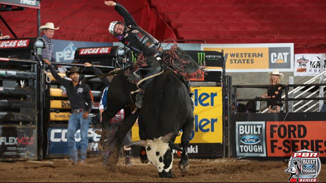 Cooper Davis cut into Kaique Pacheco's lead Saturday night with his second place finish. Photo: Andy Watson / BullStockMedia.com