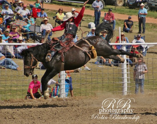 Lynx Mountain carries Zeke Thurston to the win – photo courtesy Robin Blankenship