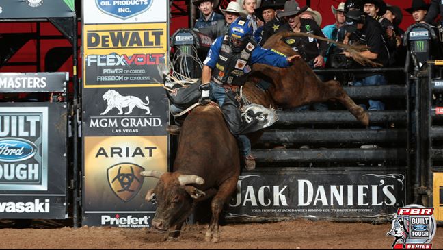 Kaique Pacheco rides Crazy Horse for a career-high 90.25 points. Photo: Andy Watson / BullStockMedia.com