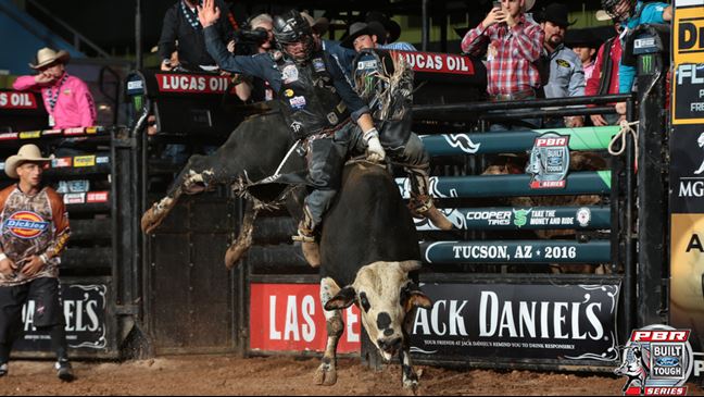 Ty Pozzobon is leading the BFTS event in Tucson, Ariz. Photo: Andy Watson / BullStockMedia.com.