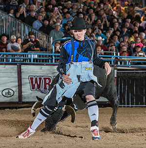 Travis Gidley controlled his bull to the tune of 86 points to advance to next week's Bullfighters Only Las Vegas Champoinship. (TODD BREWER PHOTO)