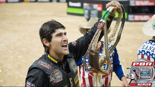 Silvano Alves went 3-for-6 at the World Finals. Photo: Christopher Thompson / BullStockMedia.com