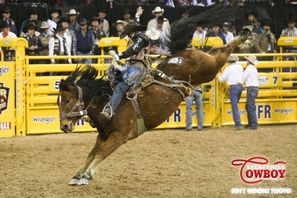 Jake Watson and Get Smart team up for 83.5 points in Round 7 of the Wrangler NFR on Dec 7th, 2016. Covy Moore/CovyMoore.com