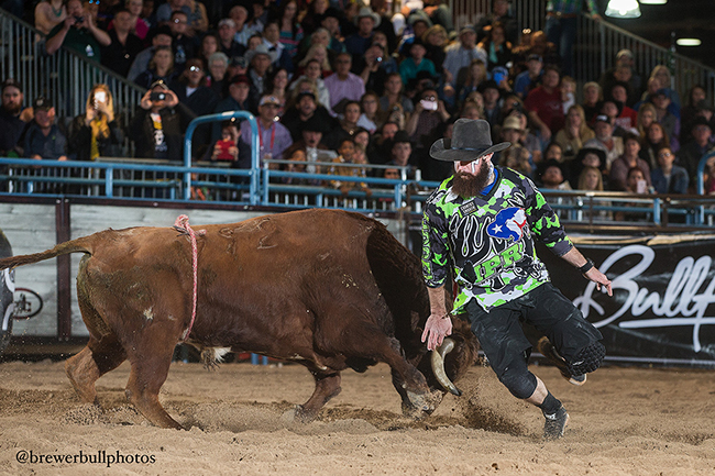 Weston Rutkowski matches moves with 12X and Costa’s Spitfire for 93.5 points to win the Bullfighters Only Roughy Cup Thursday afternoon at the Las Vegas Convention Center. He moved into the lead in the BFO standings. (TODD BREWER PHOTO)
