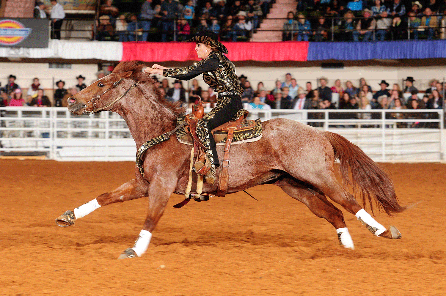 Dickson Wins 5,000 Jerry Ann Taylor Award at Fort Worth