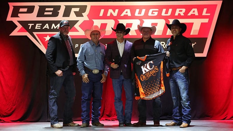 Kansas City Outlaws and PBR rename bull in honor of Kansas City Chiefs'  Super Bowl Champion starting center Creed Humphrey - Professional Bull  Riders