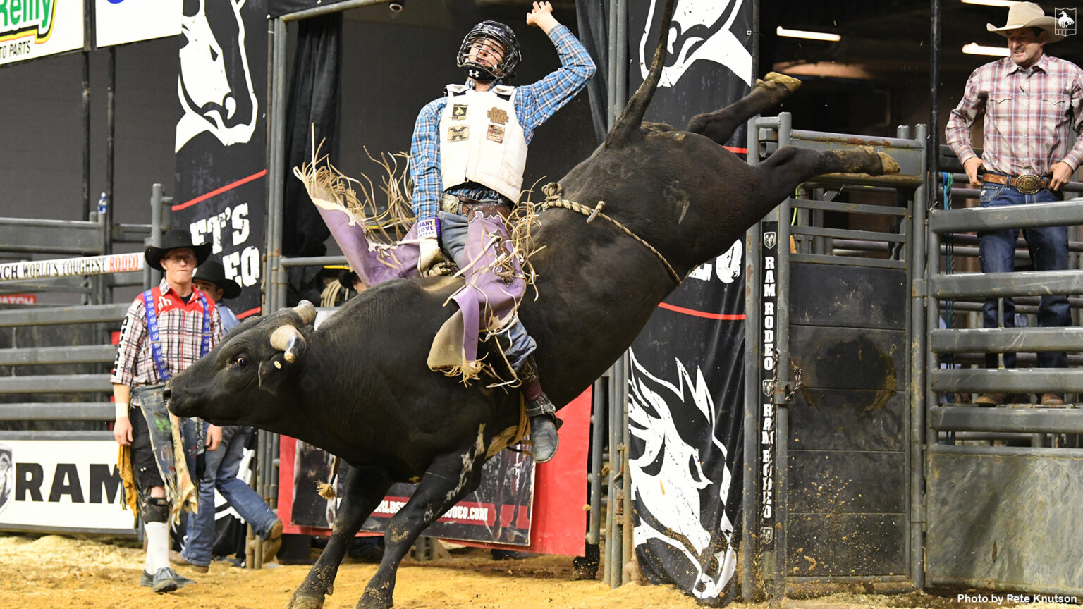 WNFR Bull Rider Koby Radley Suffers Left Leg Injury News